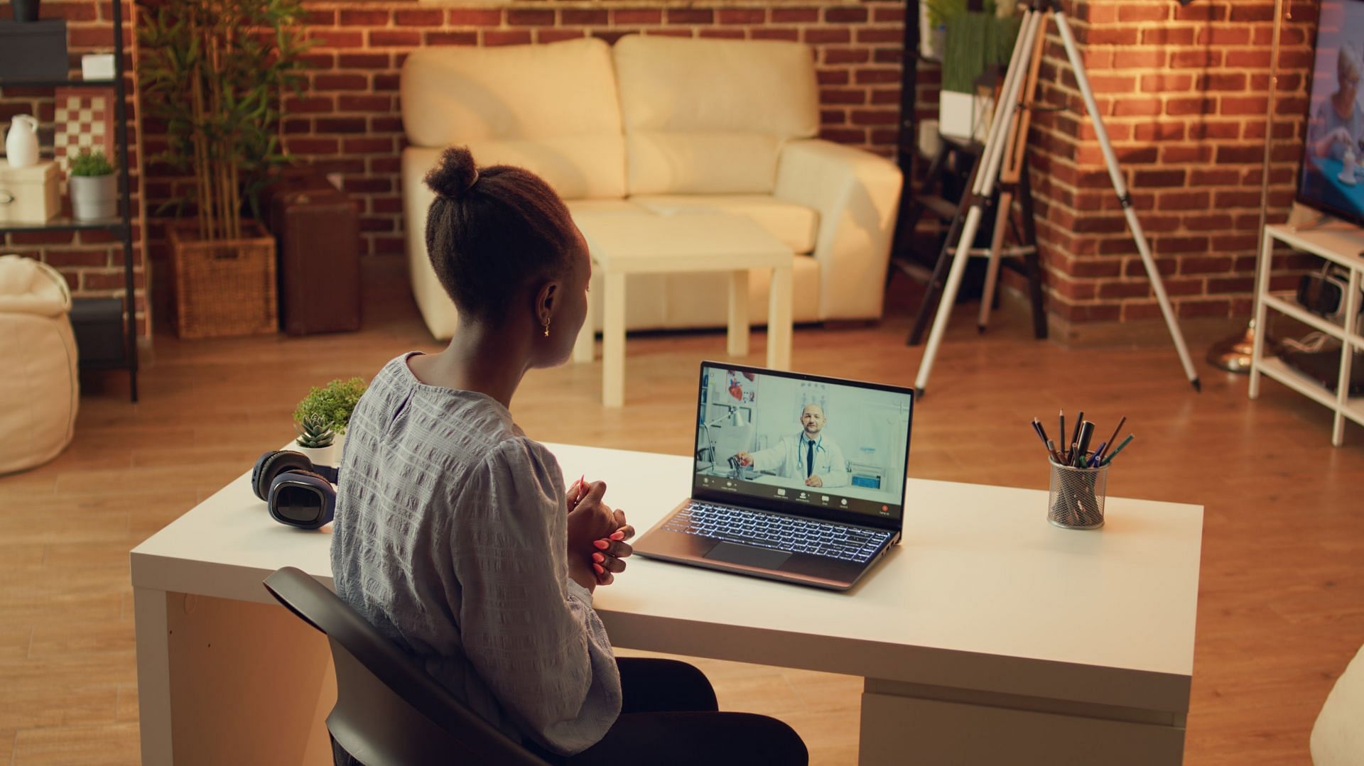 Therapy can be your safe space to explore potential solutions. (Image via Vecteezy/DC studio)